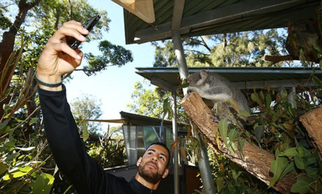 Mot ngay lam tho dan cua dan sao Liverpool - Anh 7