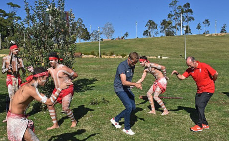 Mot ngay lam tho dan cua dan sao Liverpool - Anh 2