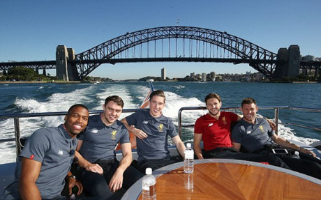 Mot ngay lam tho dan cua dan sao Liverpool - Anh 9