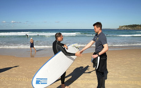 Mot ngay lam tho dan cua dan sao Liverpool - Anh 8