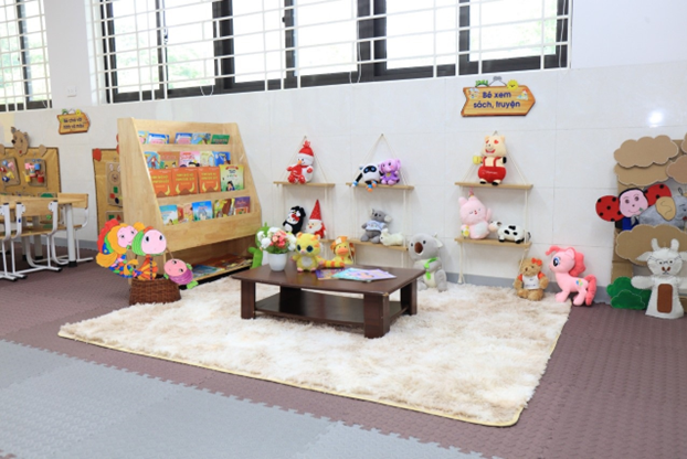 Phòng học được trang bị đầy đủ các trang thiết bị để các con được học tập trong điều kiện tốt nhất. Phòng học được trang bị đầy đủ các trang thiết bị để các con được học tập trong điều kiện tốt nhất.