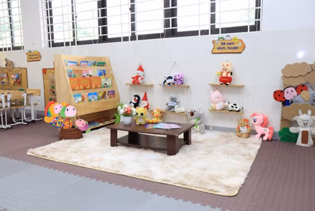 Phòng học được trang bị đầy đủ các trang thiết bị để các con được học tập trong điều kiện tốt nhất.