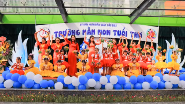 Lễ khai giảng đầu tiên tại trường mầm non Tuổi Thơ ở quận Cầu Giấy