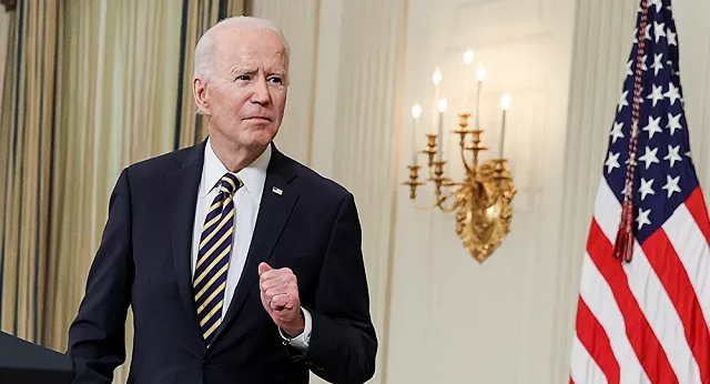 TT Joe Biden sắp họp báo.