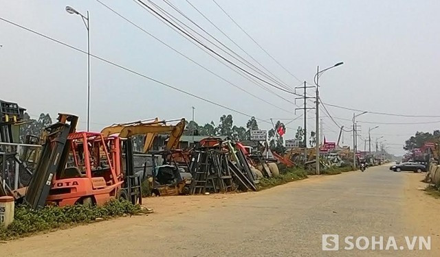 Về nơi “rác rưởi cũng biến thành... vàng“ ảnh 1 Hàng trăm chiếc máy cẩu đang nằm ở công xưởng mổ xe