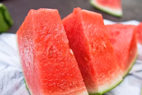 Cách làm sinh tố dưa hấu ngon mát ngày hè - Ảnh 2