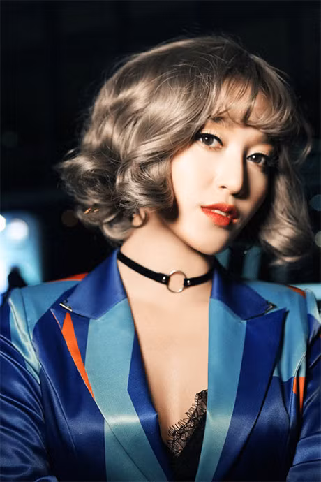 Lat tay bi mat mai toc dep lung linh cua sao Viet - Anh 6