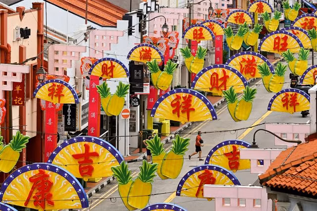 Trang trí cho Năm mới ở đường South Bridge, Singapore.