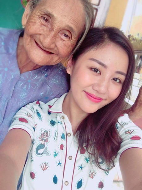 Phạm Hương mặt mộc diện áo Pham Huong mat moc dien ao