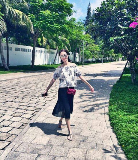 Phạm Hương mặt mộc diện áo Pham Huong mat moc dien ao