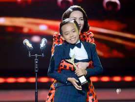 Hồ Văn Cường vượt mặt Sơn Tùng giành giải Ca sĩ ấn tượng VTV Awards 2016