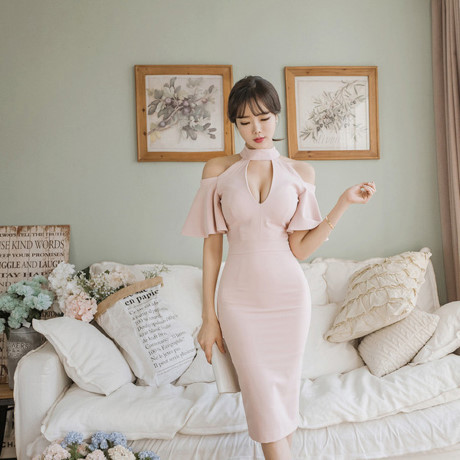 Cuốn hút mọi ánh nhìn với 10 mẫu đầm rớt vai đẹp miễn chê trong mùa hè 2017 - Ảnh 6 Cuon hut moi anh nhin voi 10 mau dam rot vai dep mien che trong mua he 2017 - Anh 6
