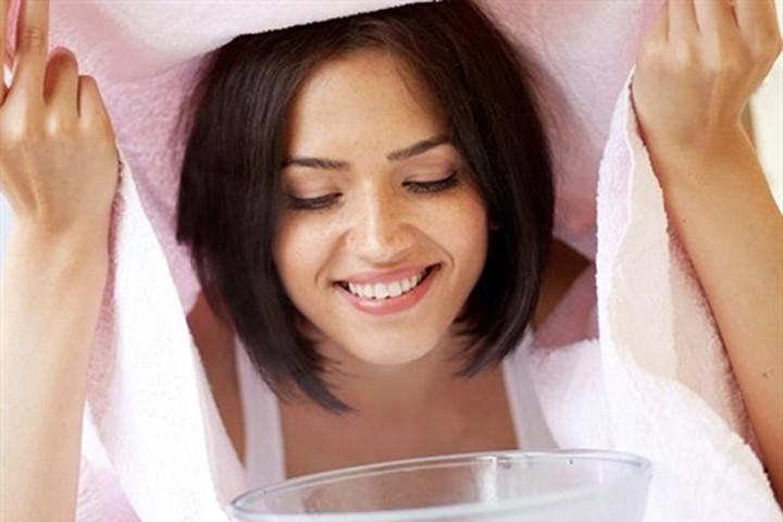 Đun lá trà xanh với thứ này rồi xông mặt, da trắng mịn không tì vết