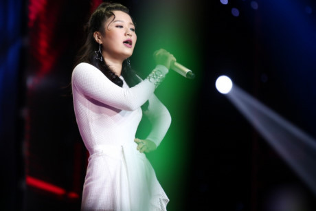 Giọng hát Việt 2017 tập 12: Han Sara lần đầu hát tiếng Anh làm bùng nổ sân khấu The Voice - Ảnh 1 Giong hat Viet 2017 tap 12: Han Sara lan dau hat tieng Anh lam bung no san khau The Voice - Anh 1