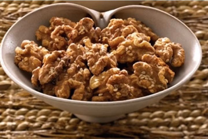 Cách chế biến món ăn dặm cho trẻ từ quả óc chó