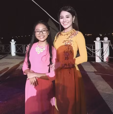 14 tuoi Phuong My Chi khoe chan dai, sap 