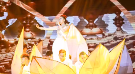 Bao Thy lam moi hit cua Thuy Chi - Anh 1