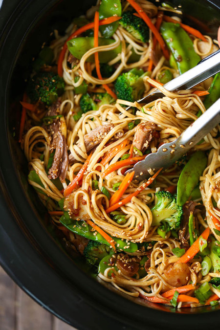 Mì spaghetti trộn thập cẩm siêu ngon cho thực đơn ngày cuối tuần - Ảnh 1 Mi spaghetti tron thap cam sieu ngon cho thuc don ngay cuoi tuan - Anh 1