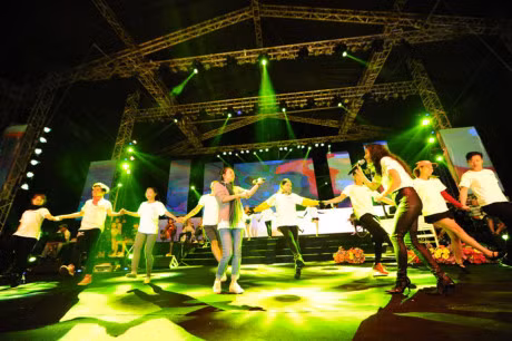 Dan sao Viet do bo len Da Lat tham gia dem nhac Trinh lon nhat tu truoc den nay - Anh 2