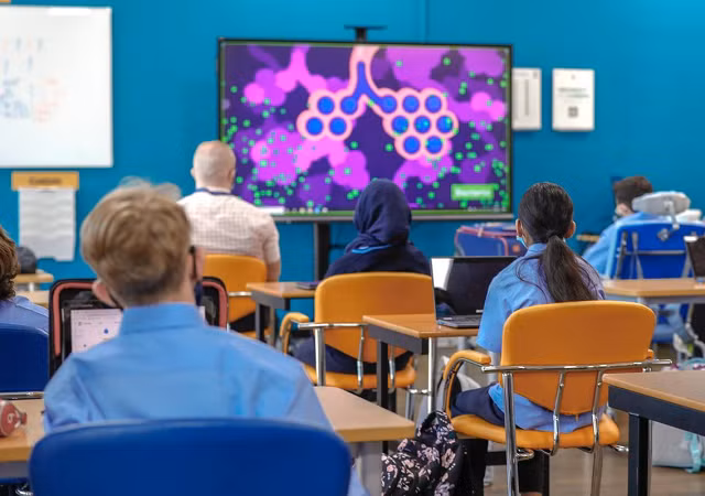 Học sinh Abu Dhabi hân hoan trở lại trường sau 8 tháng học trực tuyến ảnh 6