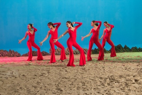 Thủy Tiên nóng bỏng nhảy trên nước, cát - Ảnh 4 Thủy Tiên nóng bỏng nhảy trên nước, cát - Ảnh 4