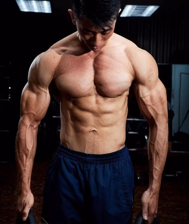 9X tăng 20 kg vẫn sở hữu cơ bụng 6 múi