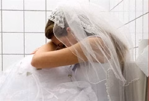 Dem tan hon, me chong dung ngoai cua lam “dao dien”