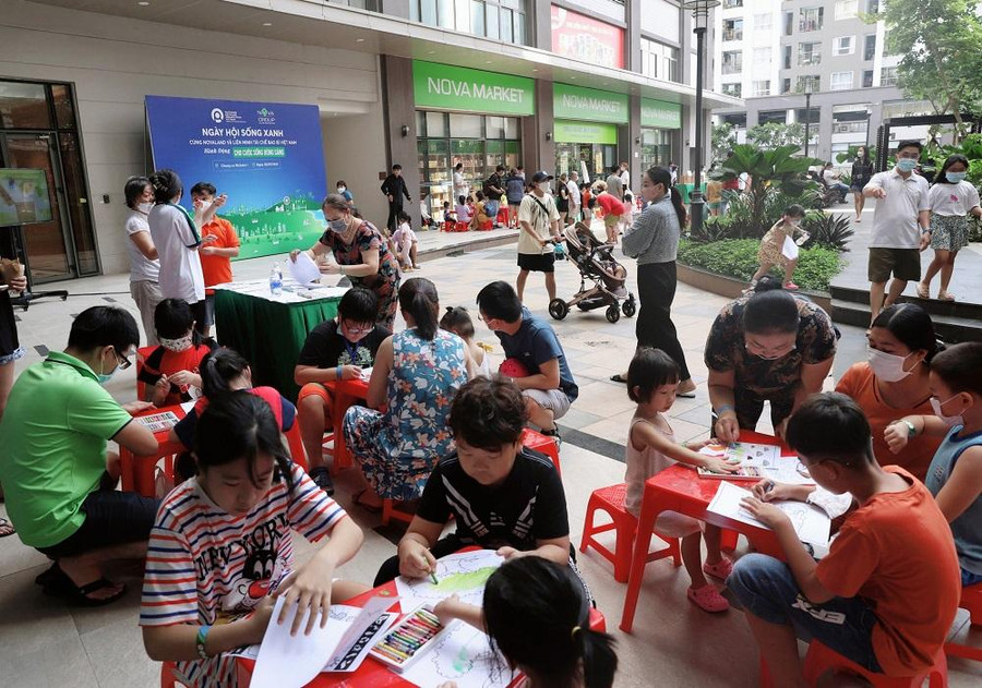 “Ngày hội sống xanh” thu hút nhiều gia đình và các em nhỏ tham gia. 