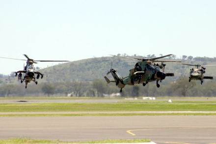 Lớp vỏ của Eurocopter Tiger cũng được phủ một lớp sơn hấp thụ sóng vô tuyến, để giúp chúng có khả năng tàng hình trước hệ thống phòng không của kẻ thù.