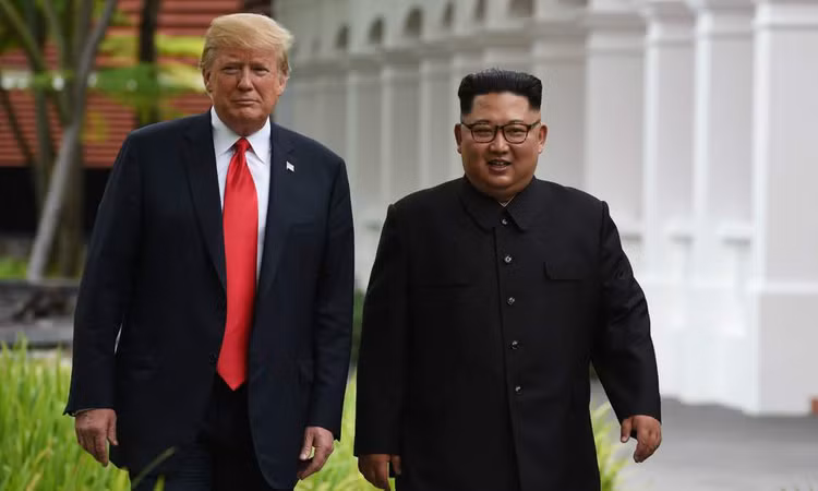 Tổng thống Donald Trump và Chủ tịch Kim Jong-un tại thượng đỉnh đầu tiên ở Singapore vào tháng 6/2012