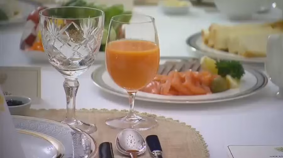 Hai nhà lãnh đạo Nga - Đức đã bàn về công việc trong bữa ăn thịnh soạn này