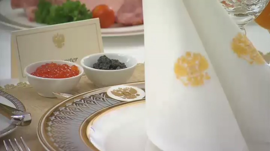 Những món ăn được mang từ Nga để phục vụ bữa ăn sáng này Những món ăn được mang từ Nga để phục vụ bữa ăn sáng này