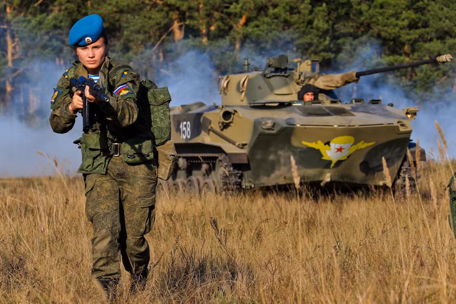 Ngất ngây với các thiên thần tóc vàng của biệt kích dù Nga ảnh 8