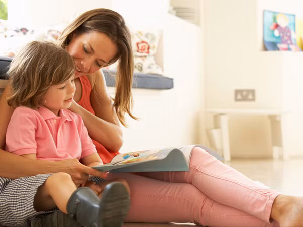Cách đọc sách cho con giúp bé tăng cường trí não