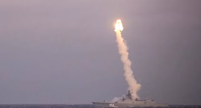 Một vụ thử tên lửa siêu thanh Zircon của Nga.