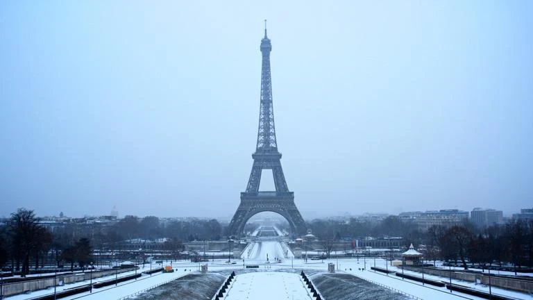 Paris, Pháp.