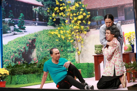 Ơn giời tập cuối: Trấn Thành bị đánh, Hoài Linh gục khóc bên khách mời On gioi tap cuoi: Tran Thanh bi danh, Hoai Linh guc khoc ben khach moi