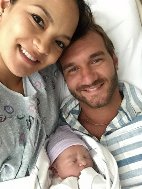 Ngưỡng mộ gia đình hạnh phúc, vợ đẹp con xinh của Nick Vujicic - Ảnh 7 Nguong mo gia dinh hanh phuc, vo dep con xinh cua Nick Vujicic - Anh 7