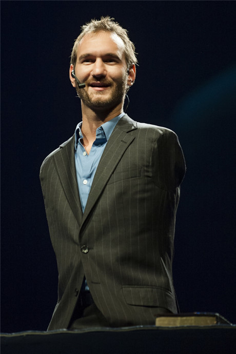 Ngưỡng mộ gia đình hạnh phúc, vợ đẹp con xinh của Nick Vujicic - Ảnh 4 Nguong mo gia dinh hanh phuc, vo dep con xinh cua Nick Vujicic - Anh 4