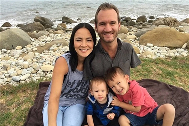 Ngưỡng mộ gia đình hạnh phúc, vợ đẹp con xinh của Nick Vujicic