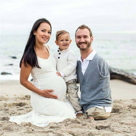 Ngưỡng mộ gia đình hạnh phúc, vợ đẹp con xinh của Nick Vujicic - Ảnh 18 Nguong mo gia dinh hanh phuc, vo dep con xinh cua Nick Vujicic - Anh 18