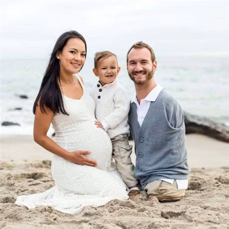 Nguong mo gia dinh hanh phuc, vo dep con xinh cua Nick Vujicic - Anh 18