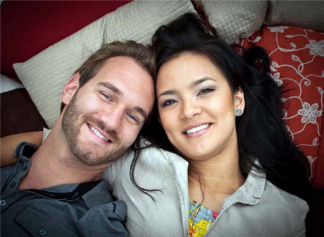 Ngưỡng mộ gia đình hạnh phúc, vợ đẹp con xinh của Nick Vujicic - Ảnh 6 Nguong mo gia dinh hanh phuc, vo dep con xinh cua Nick Vujicic - Anh 6