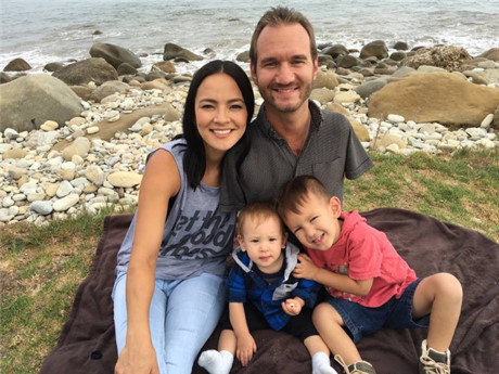 Ngưỡng mộ gia đình hạnh phúc, vợ đẹp con xinh của Nick Vujicic - Ảnh 30 Nguong mo gia dinh hanh phuc, vo dep con xinh cua Nick Vujicic - Anh 30