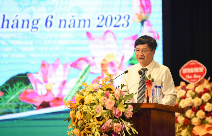 Ông Lê Thành Đô phát động phong trào thi đua đặc biệt. Ông Lê Thành Đô phát động phong trào thi đua đặc biệt.