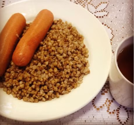 Tre em tren the gioi an gi vao bua trua tai truong hoc? - Anh 9