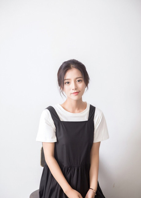 Hot girl Trung Quốc được mệnh danh là Hoa khôi hàng không vì quá xinh đẹp - Ảnh 3 Hot girl Trung Quoc duoc menh danh la Hoa khoi hang khong vi qua xinh dep - Anh 3