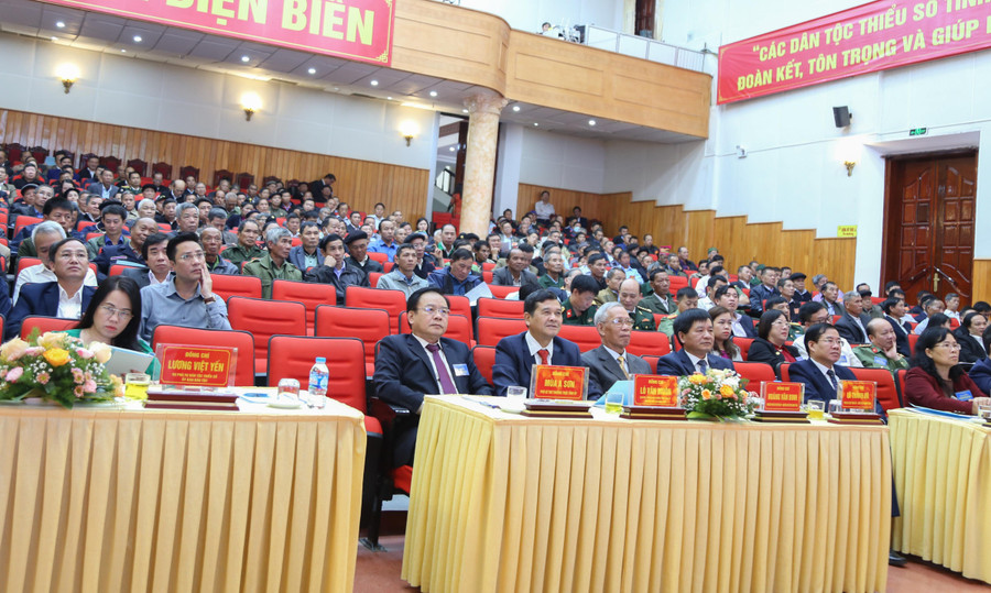 Đại biểu dự hội nghị. Đại biểu dự hội nghị.