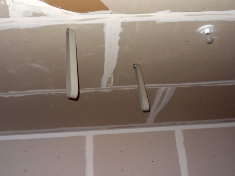 9 mẹo từ băng dính nếu biết sẽ giúp cuộc sống dễ thở hơn - Ảnh 9 9 meo tu bang dinh neu biet se giup cuoc song de tho hon - Anh 9