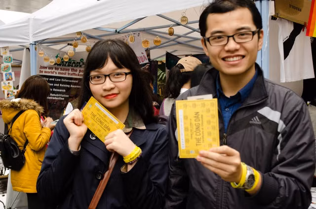  Các bạn trẻ rất hào hứng khi tham gia lễ hội tắt đèn 2016 